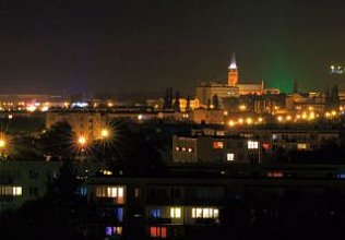 Miasto kładzie się do snu .