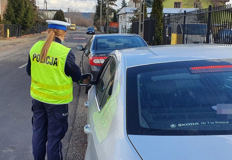 Weekend na drogach: szesnaście kolizji i kilku pijanych