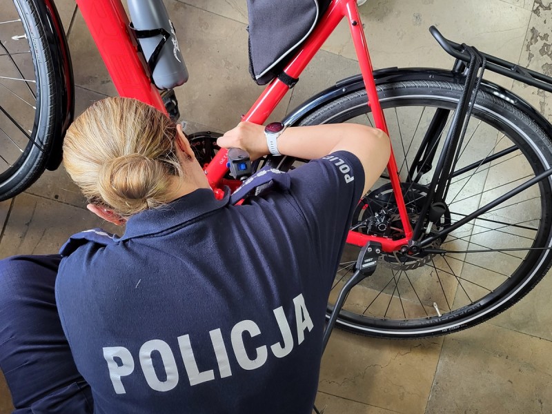 Policjanci zachęcają do zabezpieczenia swoich rowerów