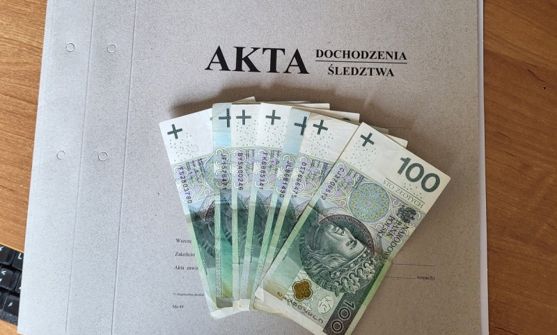 35-latek odpowie za przywłaszczenie znalezionych 700 zł